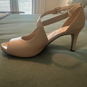 Life Stride Tan Peep-Toe Heels